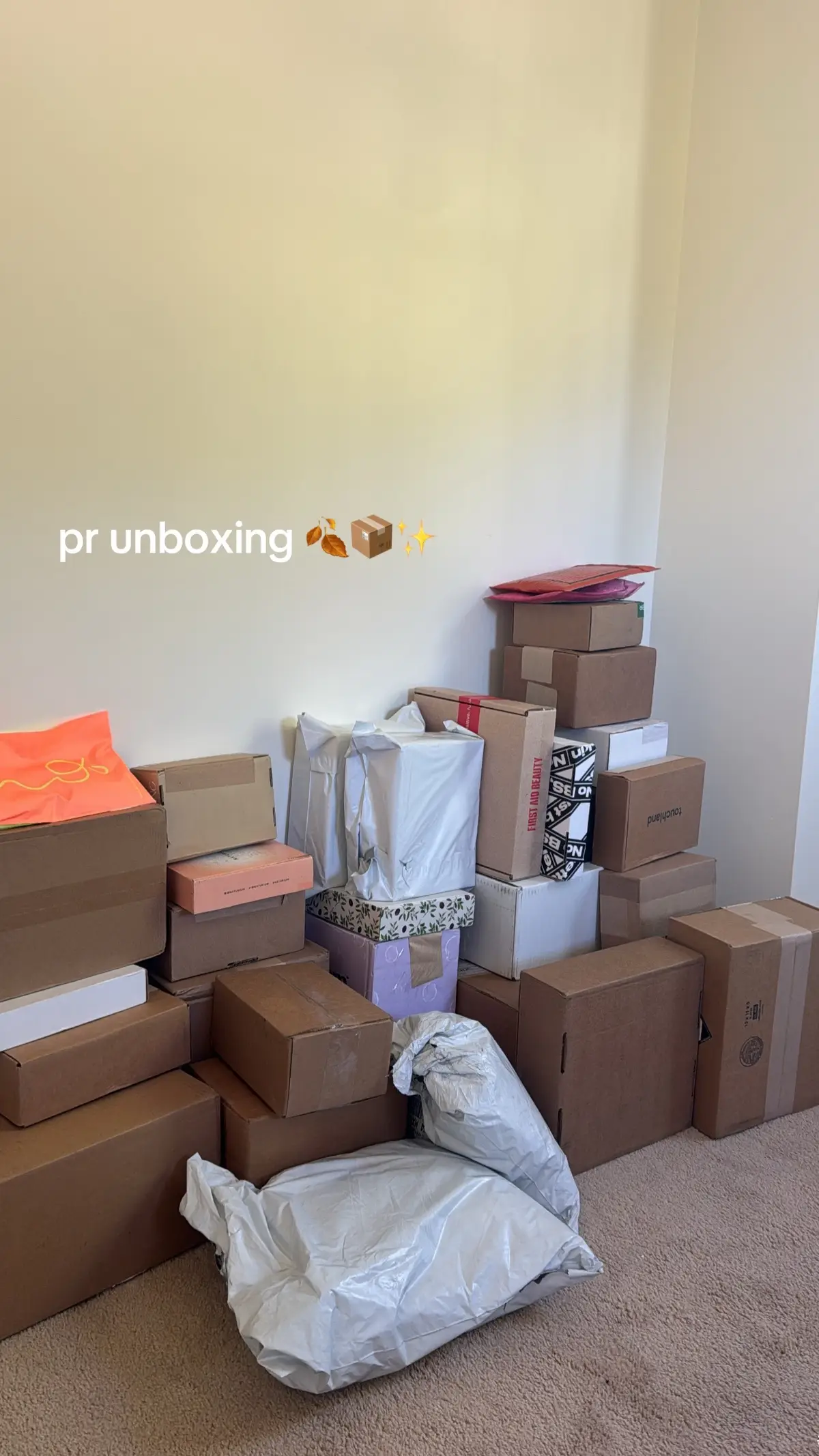 #prunboxing #gifted #octoberunboxing #fallbeautytrends   @Fabletics #fableticspartner @ghd USA @Naturium @Hempz @DERMA E @Rahua Beauty @First Aid Beauty @caliray beauty @clairolhair @touchland @Keys Soulcare @The INKEY List @Rare Beauty @pradabeauty @GarnierUSA @Clarins USA @SHISEIDO @Miu Miu @Aveda @Bloom Nutrition @Truvani @Estée Lauder @MeUndies @granriviera @Italic @7or9 @Recess @Happy Aging US @Medik8 Ukraine Official 
