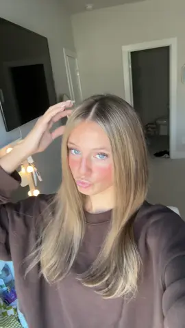 Lil blonde back 
