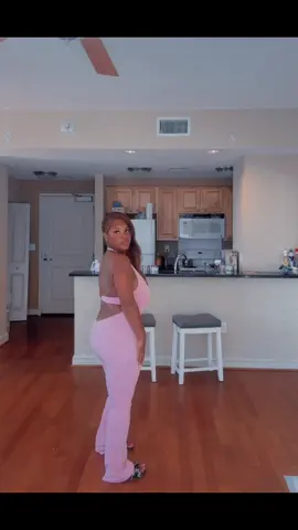 Backless jumpsuit 💗 #backless #jumpsuit #yogaclothes #pilates 