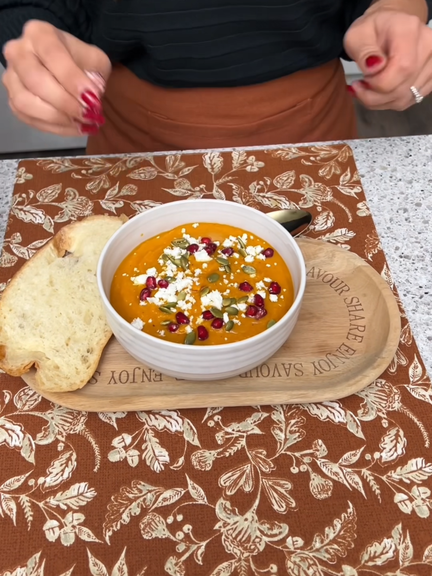 This roasted butternut squash soup is perfect for fall 🥰