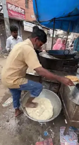 Bread making in indian streets #streetfood #indianstreetfood #streetfoodindia #fyp 
