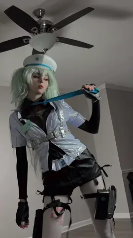 Feeling a little off, Commander? Maybe I should give you a personal check-up💉 #gfl2 #florence #girlsfrontline2exilium #trend #cosplay 
