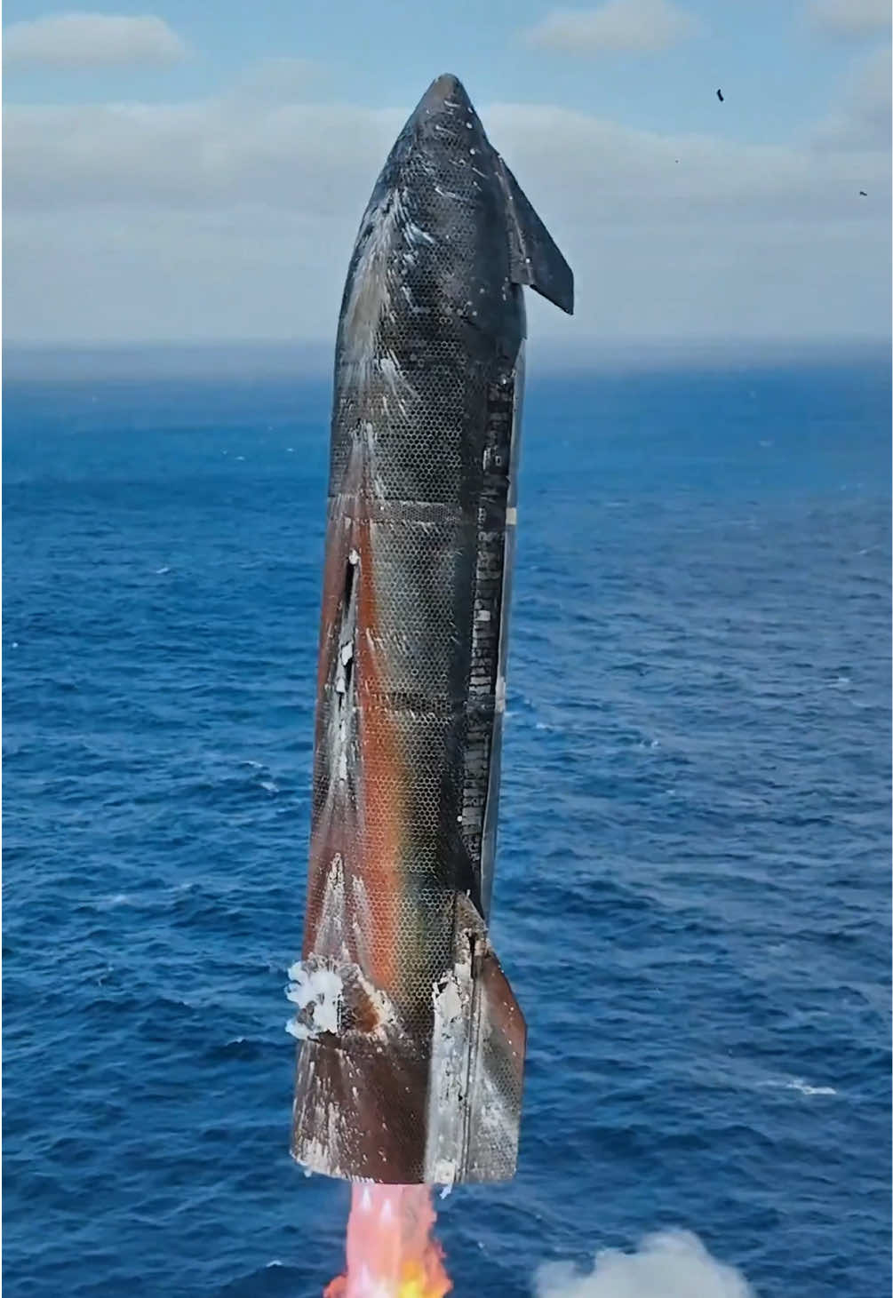 Starship S38 🚀🌊 Momento que a Starship realizou o splashdown no oceano Índico. Moment when Starship made splashdown in the Indian Ocean. #SpaceX #Starship #SuperHeavy #S38 