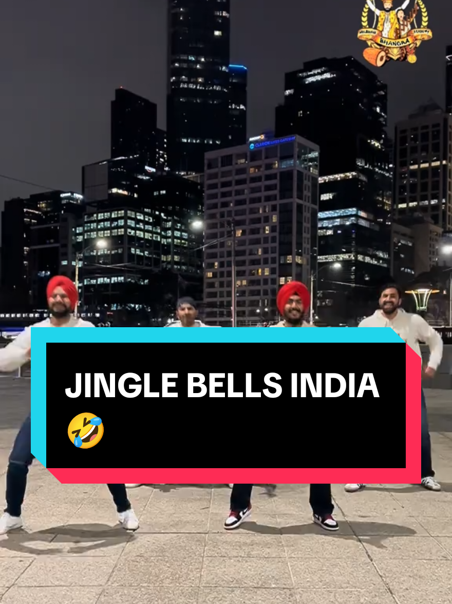 SE TI SENTI TRISTE ASCOLTA JINGLE BELLS🤣 INDIANO #jinglebells  #risate #india 