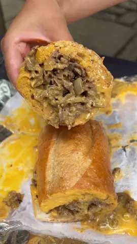 CHEESESTEAK or CHEESESTEAK FRIES? 🧀🥩🍟🥖 @fedoroffsroastpork #cheesesteak #cheese #steak #fries #nyc