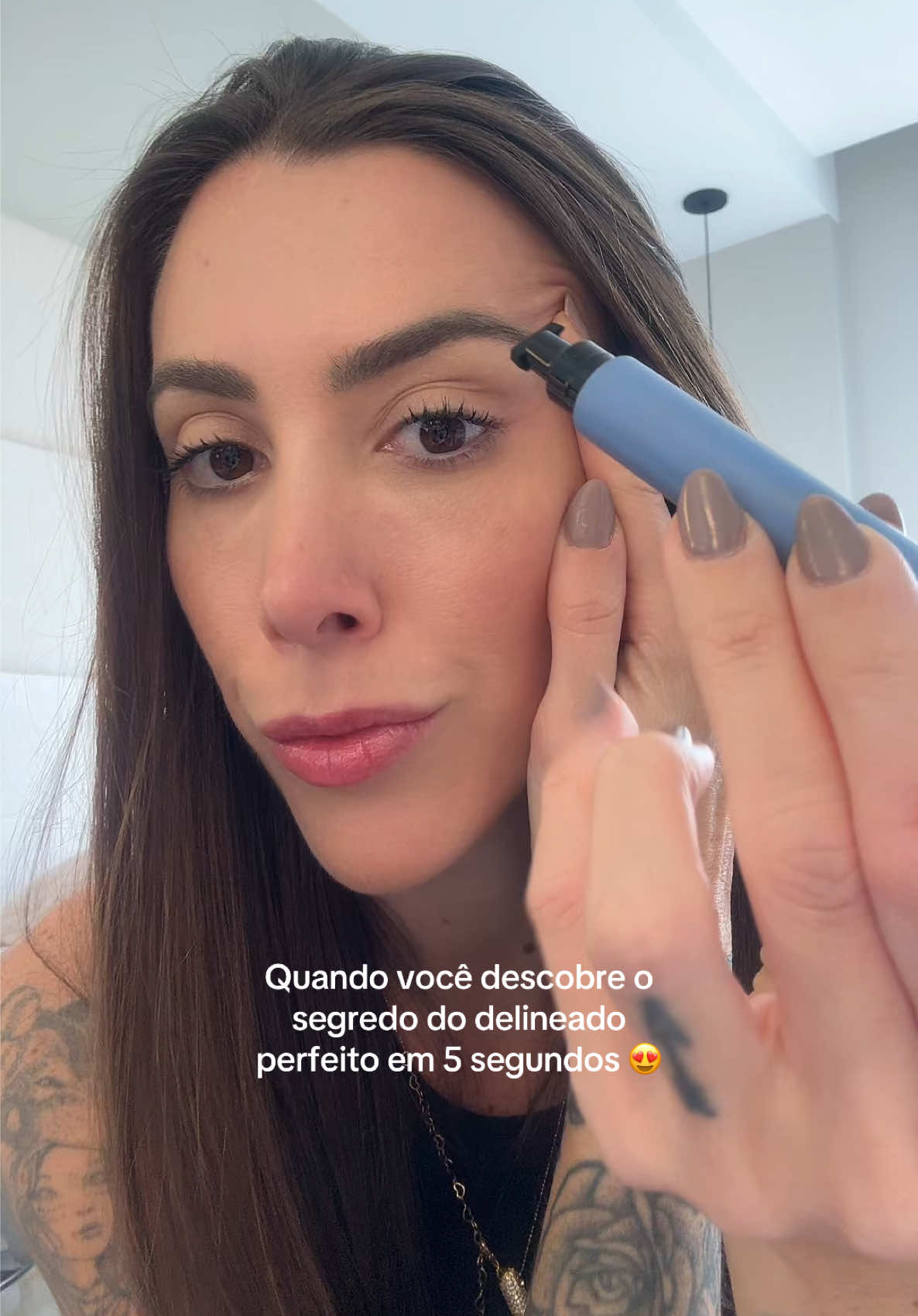 Eu ainda fico chocada com esse delineador, é surreal ❤️ #delineador #delineadogatinho 