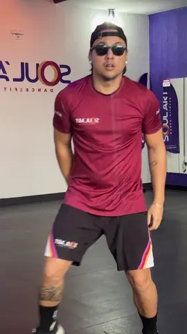 🎶 Quer se mexer e se divertir? Vem aprender esse passinho e arrasar aí em casa! 💃🕺 #DannAlmeida #PassinhoDoDia #DanceComigo 