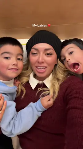 His lil fingers twirling my hair 🥹❤️ #inmydreams #inthemiddleofthenight  #taylorswifttok #boymoms #newengland 