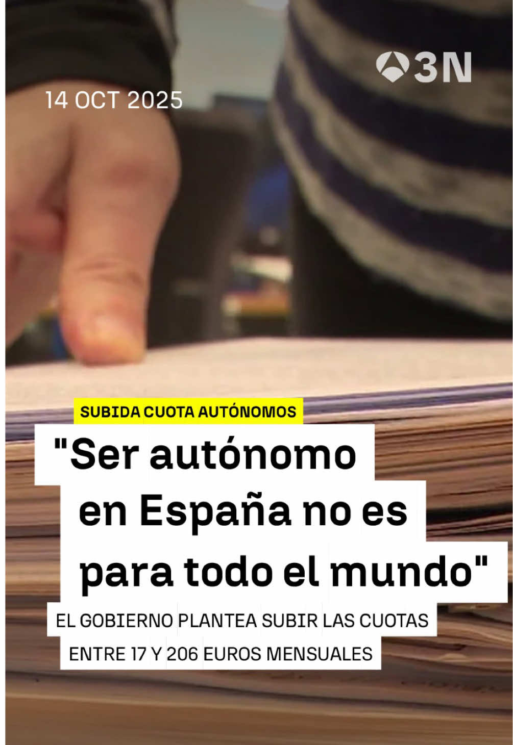 🔴 El Gobierno plantea subir las cuotas de los autónomos entre 17 y 206 euros mensuales ➡️ El objetivo, según el ministerio de Seguridad Social, es igualar progresivamente lo que cotiza un autónomo y lo que cotiza un asalariado con ingresos similares. 📲 Más detalles en antena3noticias.com #Antena3Noticias #Noticias #News #NoticiasTikTok 