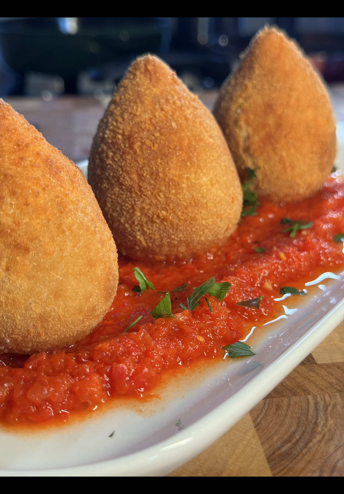 Pin & Eat  : Épisode 17 Brésil 🇧🇷 - Coxinha  🍗 - Poulet  - Poivron  - Ail  - Oignon  - Tomate  - Pomme de terre  - Sel/Poivre  - Bouillon de poulet  - Paprika  - Beurre  - Laurier - Chapelure  - Farine  - Œuf  #cuisine #recette #food #bresil #brasil 