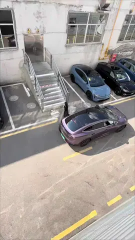 Let's see how LUXEED R7 owners park their cars.🤣🤣🤣 #chinacarexports #chinesecar #китайскийавтомобиль #luxeedr7 #smartcar #evcar #caroftiktok #foryoupagе #foryou 