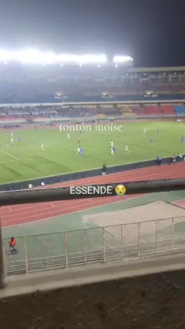 ESSENDE À MONNI #ferregola_lepadre #congolaise🇨🇩#congolaise🇨🇩🇨🇬 #congolaise🇨🇩 #tiktokviral #viralvideos #samuelessende🇨🇩💪 #leopard