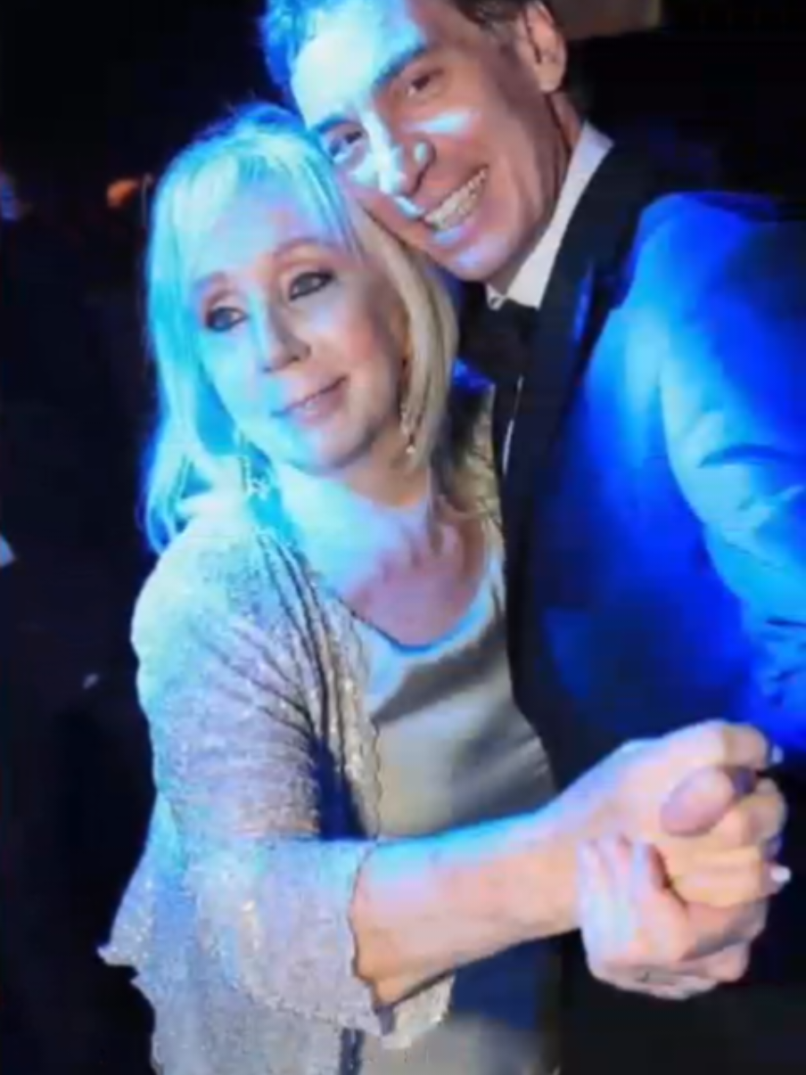 💥 El *Colo Santili* se vende como “nuevo”, pero vive de la política desde hace 25 años. 🕵️‍♂️ Espiado por Macri. 💰 1.6 millones de dólares gastados en un año.  🌴 Empresas offshore y vida de lujo. 🔎 Te mostramos cómo el candidato libertario es parte de la casta que dice combatir. Ver notas completas acá:  https://tinyurl.com/fichalimpia-stdp https://tinyurl.com/santilli-fuga-stdp #ColoSantili #elecciones2025 #LaLibertadAvanza #PoliticaArgentina #Investigacion     ---