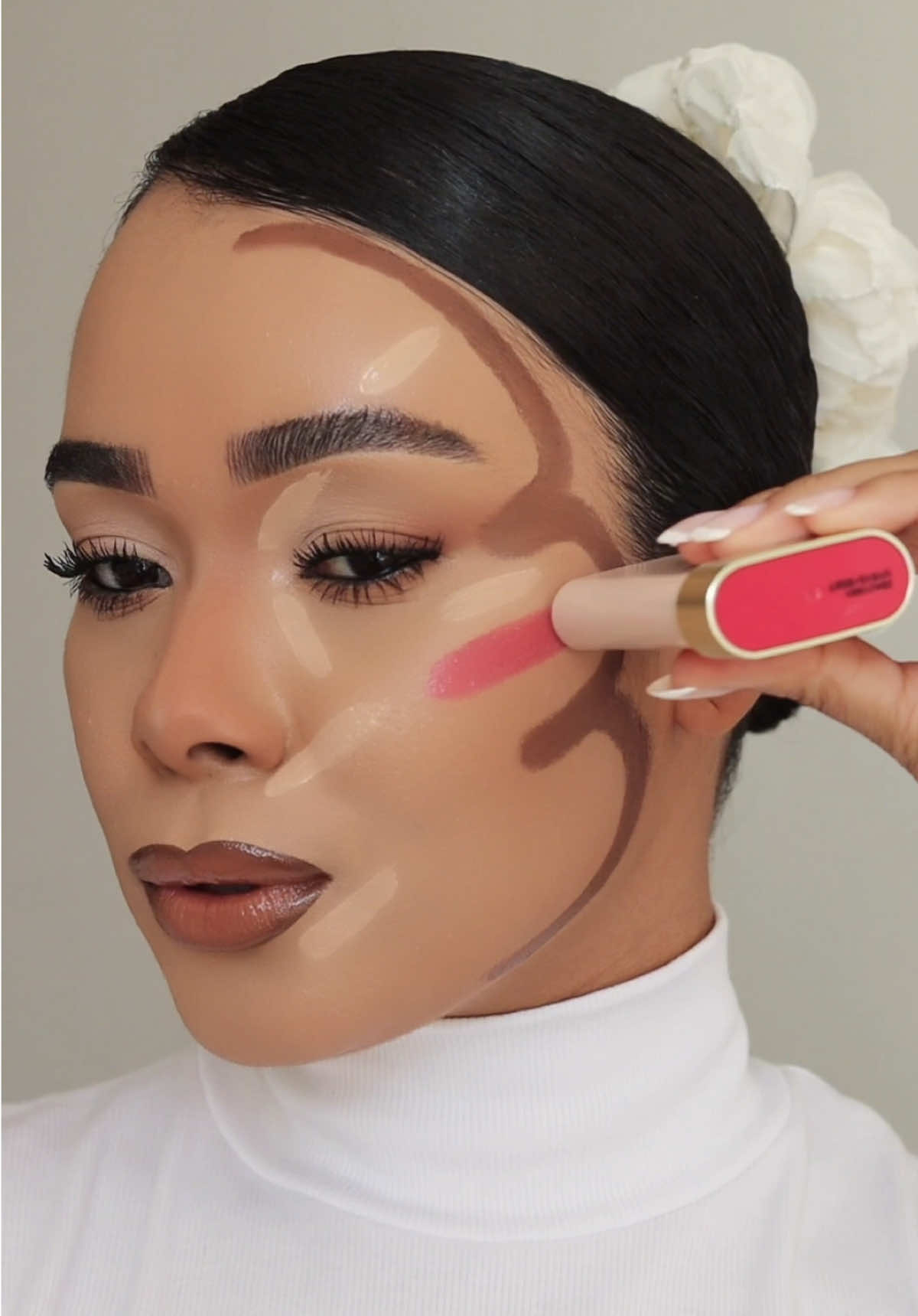 Fazendo dessa forma você levanta o olhar, ilumina o rosto e tem um efeito lifting perfeito! 🤍✨🤏🏽 #makeuptutorial #makeupideas #beauty #makeuptutorial #eyemakeuptutorial   