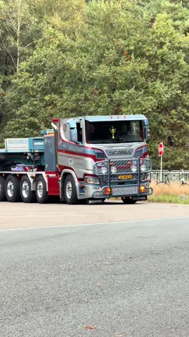 Some v8 pure sound 🤤 #brouwer #NeverLateInaV8 #scania #convoiexceptionel #truckstar 