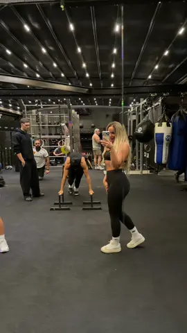 @Mira #fyp #gym #squat #bestie #Fitness 