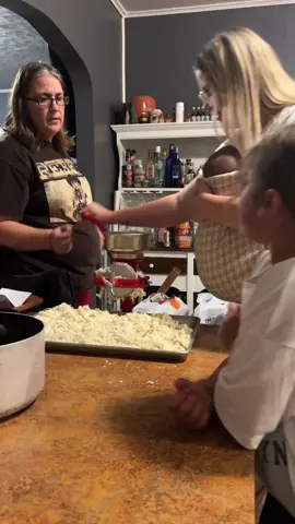 learned how to use a molino  by my Comadre and compadre @Sheila Perez and now I don’t think I’ll be able to have regular masa again #fyp #authenticmexicanfood #molino 