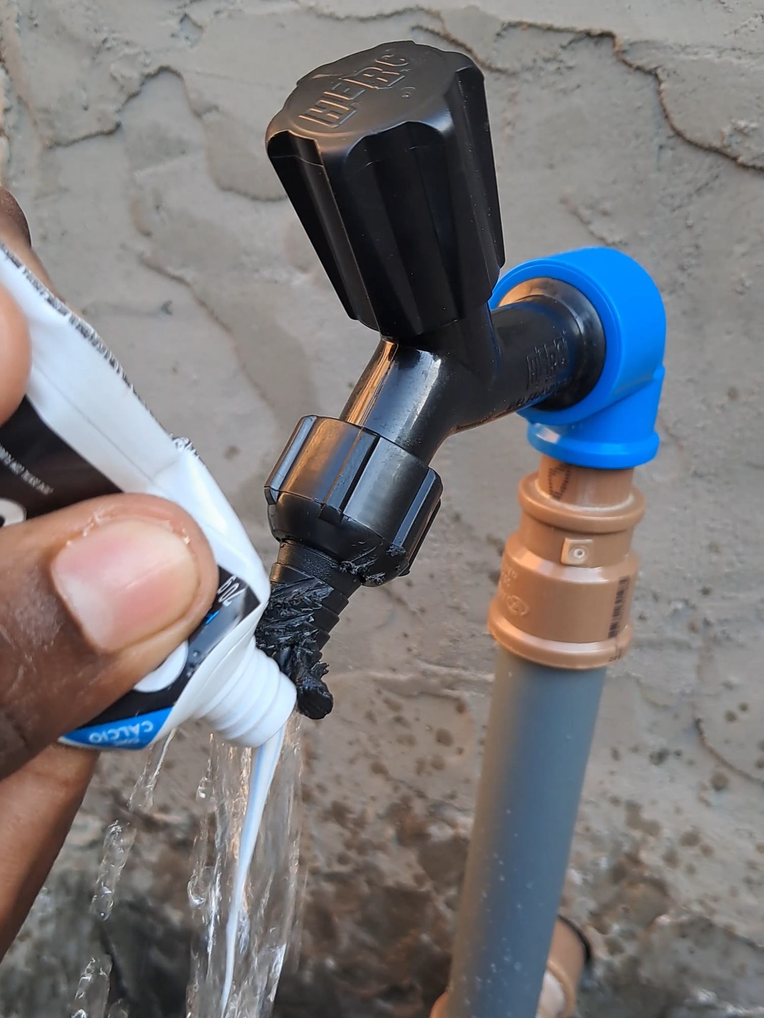 Ótima ideia! Usando PASTA DE DENTE no reparo de cano!#racks #tutorials #DIY #idea #craftideas