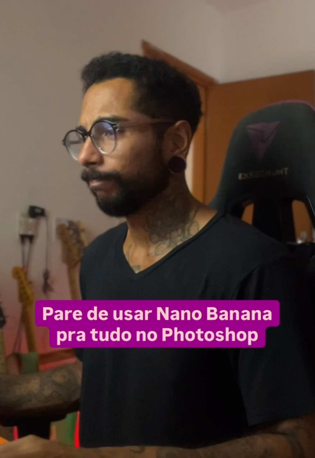 Dica do dia 💜 Muita gente tá focando só no Nano Banana, mas esquecem que na atualização do beta também tem o “FLUX Kontext”, que é tão poderoso quanto. Pra resumir como cada um funciona, o Nano Banana é muito bom pra remover/mudar coisas complexas, e o Kontext é melhor com coisas bem específicas, onde você não quer que o restante mude. Vale muito a pena experimentar com os dois. 🤌 #Photoshop #nanobanana #designgrafico #ia #prompt 