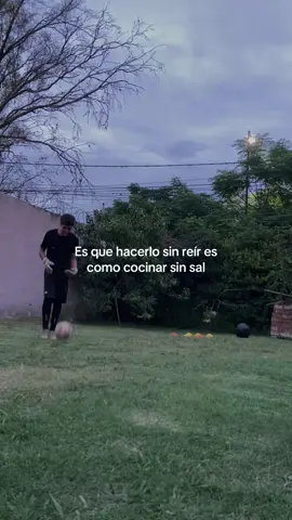 No es solo entrenar, es disfrutarlo. . . . #futbol⚽️ #entrenamientofutbol #goalkeepertraining #goalkeeper #fyp 