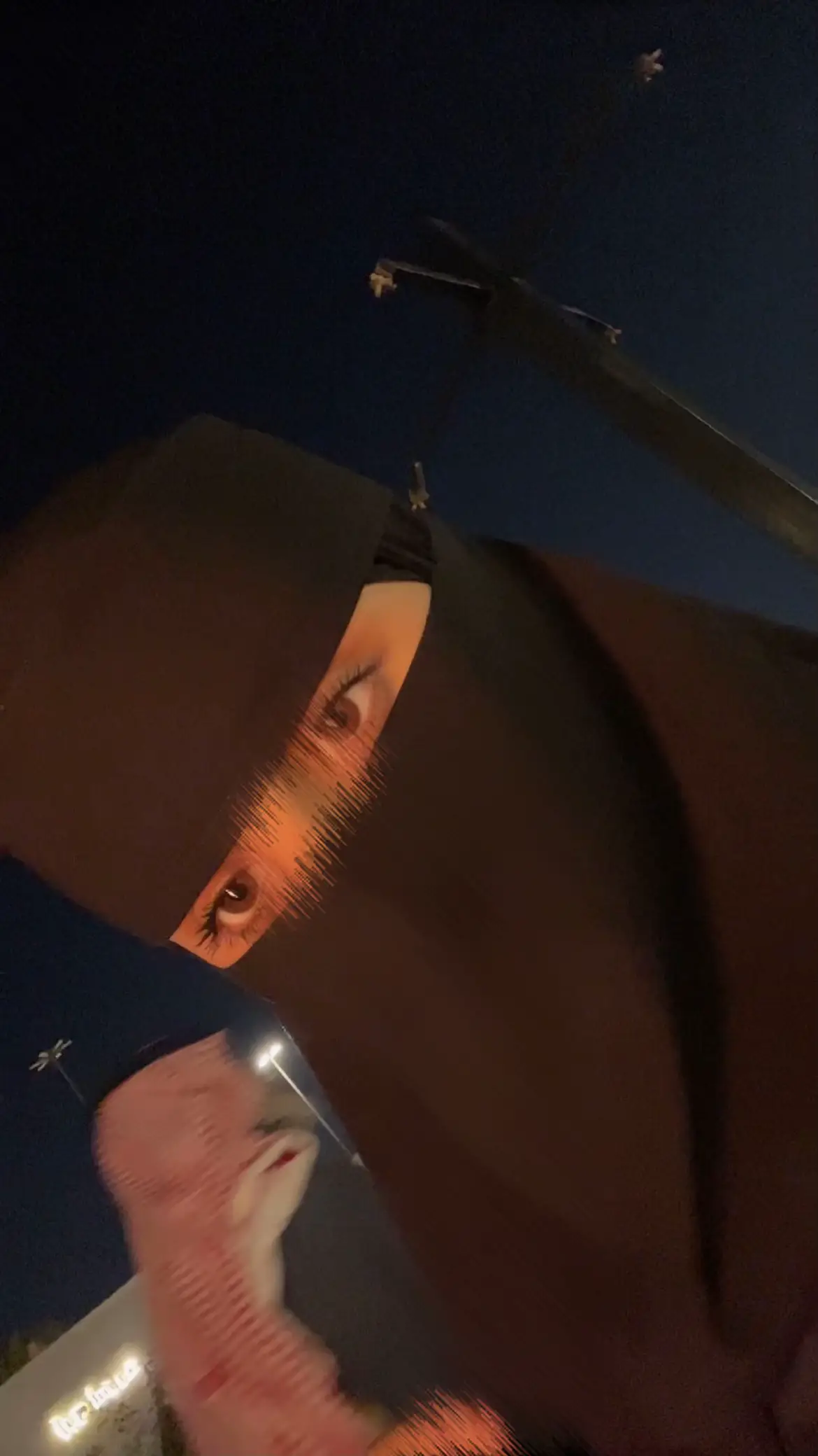 احسبك تمزح علي بحكاك لين منك بكت عيني حتى اسمي اسمعه عند دعاك ولا انت مقفي ماتوحيني 