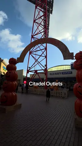 Made our way to Citadel Outlets to shop for some much needed jeans @oldnavyofficial where we always shop. And found this lovely spooky surprise 🎃  @Citadel Outlets  #shopping #oldnavy #spookyseason #fyp #citadeloutlets 