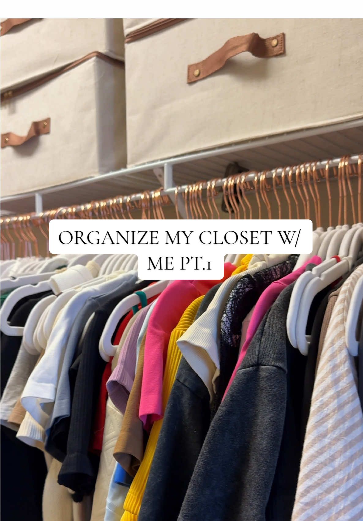 ORGANIZE MY CLOSET W/ ME  PT. 1 ? 🤭 #closetorganization #organizewithme #organization #cleaningcloset #spacesavinghangers 