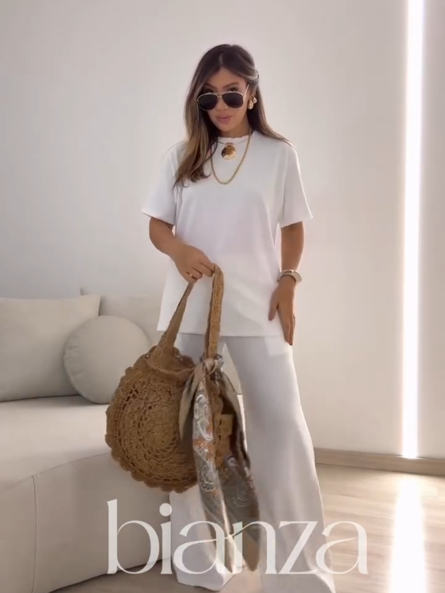Conjunto Thaynara Castro ✨ Um conjunto moderno e confortável, pensado para unir estilo e praticidade em uma única peça. Garanta já o seu com desconto exclusivo usando o cupom EUAMO 🖤