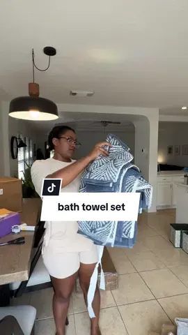 This bath towel set is ELITE #qvc #bathtowel #towels #guestbathroom #bathroomdecor @QVC, Inc 