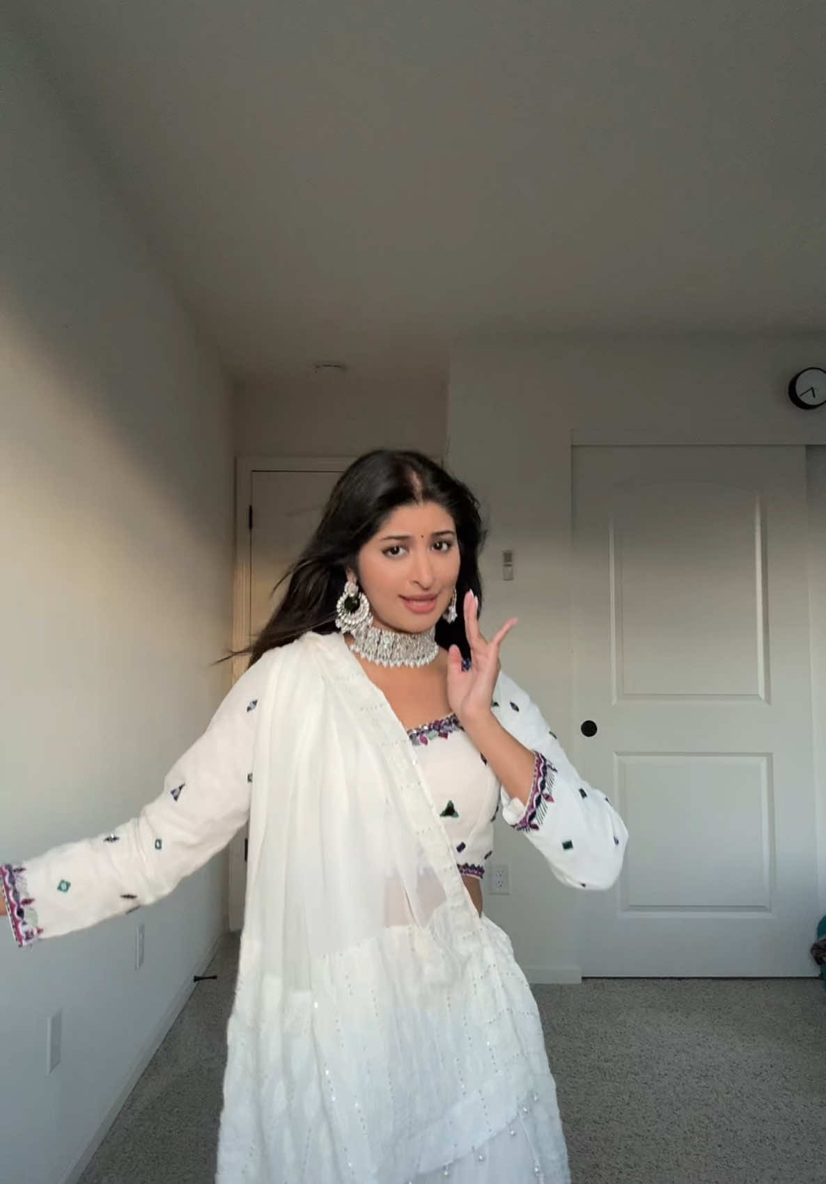 Some soft Bollywood vibes 🤍 ib: @Krishna Soma #bollywood #desi #bollywooddance #ranimukherjee #srk 