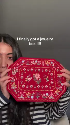 How cute omg #jewelrytiktok #jewelrybox #unboxing #jewelryunboxing #finejewelry #anthropologie #jewelrycontentcreator 