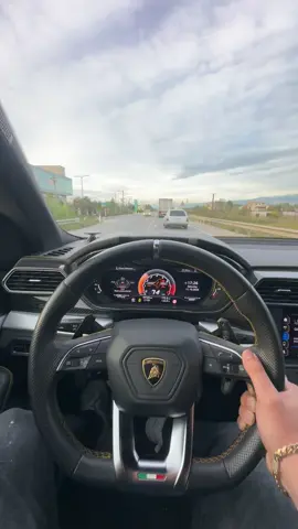 #lamborghini #urus #fyp #viralvideos 