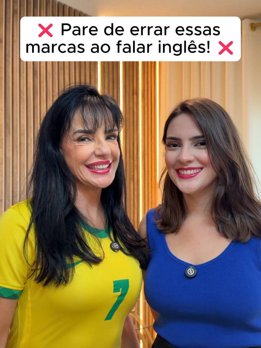 💬 Em português tá tudo bem, mas… cuidado com essas MARCAS em inglês! 🫣😝 👉 Walmart, McDonald’s, Levi’s, Reebok, Ray-Ban, Colgate, Nike, Texaco… A gente fala “Uóumárti”, “Mecdonaudis”, “Náiqui” e é super satisfatório, né? 😂 No Brasil pode! 🇧🇷   Mas se for em inglês... o americano NÃO VAI te entender! 👀❌ Então bora repetir com a teacher Vicky o jeito certo e continuar arrasando no inglês! ✨ 💬 Comenta aqui qual dessas te surpreendeu! 👇😱 E manda pra aquele amigo que PRECISA ver isso! 🩷 #falaringles #english #ingles #englishteacher #collabteachers 