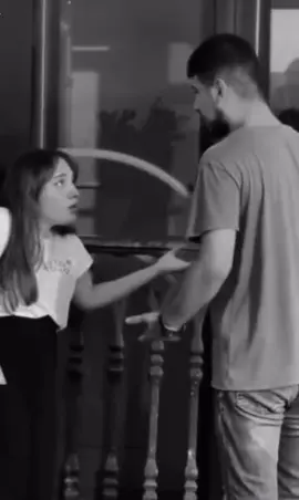 إليكِ يا من تسكنين الصحارى البعيدة، يحملك قلبي عناقًا لا تعرفه المسافات، وحنينًا يسري مع رمل الليل حتى يصل إلى روحك، فيغمرها دفء حبي الذي لا يبرد مهما ابتعدتِ والذي لاينسى غمرتك على أطراف الشاطئ الرملية التي كانت الشعل نار الشمس في نار العشق والهيام#رياض_من_تزعل 