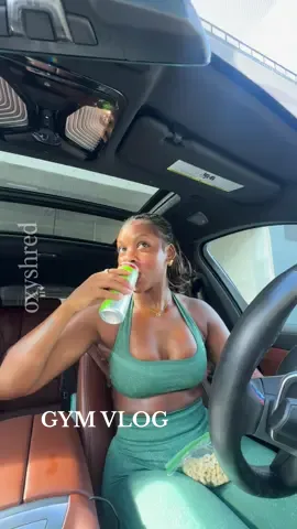 If you’re looking for my full 5 day workout is in my bio! It’s called GAMEDAY | 6WK SCULPT!!  Over 2000 girlies have joined, and we’re all like a huge little support system 😭! If you want to join the challenge just make sure to submit before photos. To win up to 85k !!! and if you need more help during your finisher, I do offer  1:1 Training the applications are in my bio!!! ❤️ . . . ##workoutsplit##upperbodyworkouts##fullupperbodyworkout##armworkout#5#5dayworkoutsplit