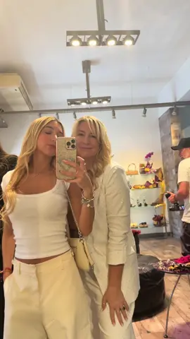 Mini Vlog - Una mañana distinta 🙌evento @rickysarkany 🥰 día de la madre #madrehija @florr #evento #diadelamadre #mamatiktoker 