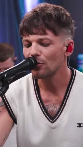 He sounds so gooodddd 😍 #onedirection #fyp #live #louistomlinson #lemonade  Louis Tomlinson - Niall Horan - Harry Styles - Liam Payne - Zayn Malik - One Direction - 1D - Song - Lemonade - How Did I Get Here ? - New - Album - World Tour 2026 - How Did We Get Here ? - Voice - Vocals - Beautiful - Nostalgia - LT3 - New Haircut - Live - Performance - SiriusXM - 2025 - Bridge 
