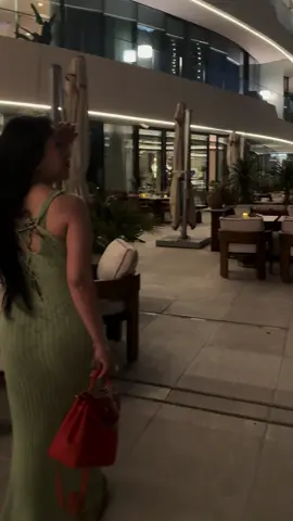 Walking around 💚🧡❤️ #uaefashion #luxurystyle #uaestyle #myfavoritebag #uaelife 