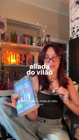 resenha express de aliada do vilão pra quem tá com receio de ler ele ou essa série no geral (assinado: jurídico assistente do vilão br) #BookTok #booktokbrasil #livros #romantasia #livrosderomance 