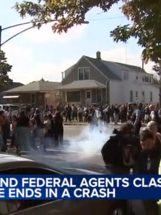 A chase involving federal agents led to a crash Tuesday afternoon on Chicago's East Side, officials said. After the crash, a crowd gathered around agents on the scene. #dhs