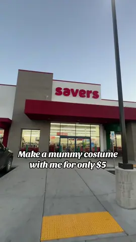 What do we think!? 😍 is this one gonna be a winner? 😋 #vegaslocal #diycostumes #mummycostume #easycostume #halloweencostume 