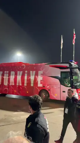 A Milli Futbol Takım otobüsü Gürcistan galibiyeti ardından stadyumdan ayrıldı! #Türkiye #neizlesem #futbolunkalbi #sporgünlükleri #sporhaberleri 