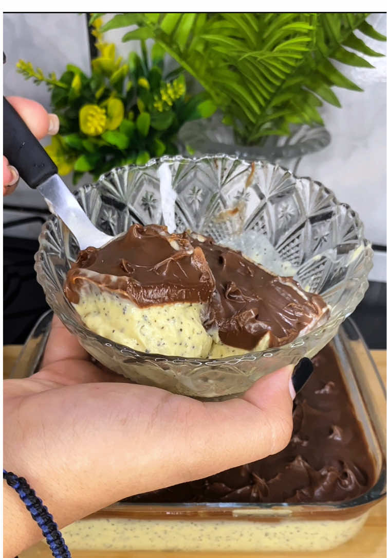 Mousse de maracujá com chocolate🍫✨ Chocolate + maracujá = a combinação perfeita 💛🍫 #receitas #sobremesa #doce #mousse #receitasfaceis 