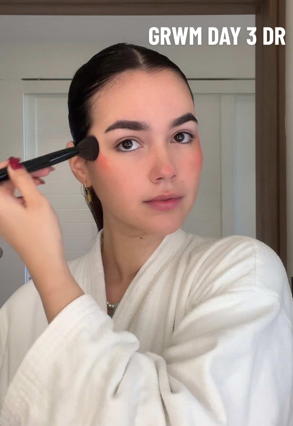 daily makeup para ir a la playa (sin pestañina) 🤭 hoy tocó grwm aesthetic porque no teníamos fuerzas para hablar… @Lancôme @Armani beauty @Saie @Huda Beauty @loréal paris usa @Montoc Cosmetics Tools @YSL Beauty @Hyatt #luxurymakeup #latina #grwm 