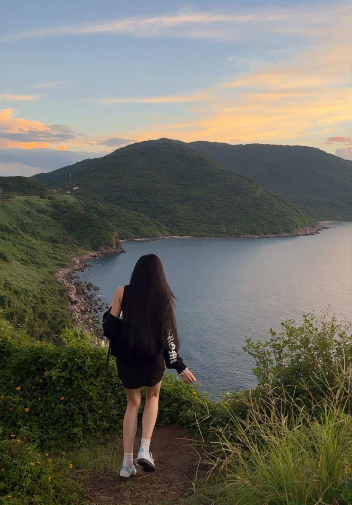 Mong một ngày nào đấy, ta sẽ là xuân, hạ, thu, đông của một người.🫶