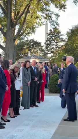 After the Medal of Freedom ceremony honoring Charlie, President Trump and Vice President Vance stood with Erika as Amazing Grace played ❤️