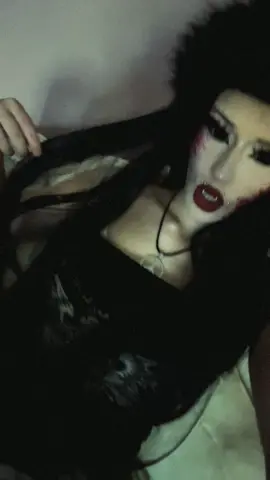 #halloweenmakeup #vampire #vampiremakeup #bloodmakeup #makeupartist 