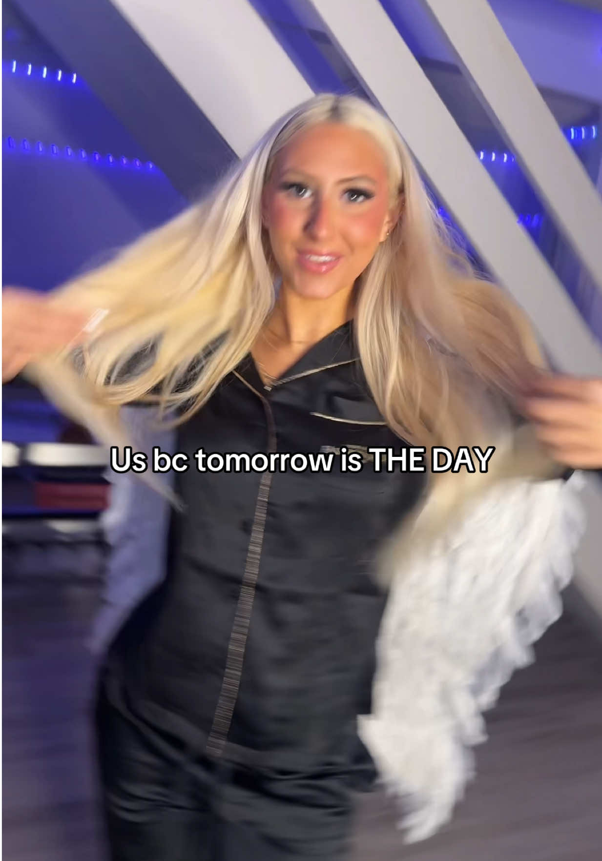 @Victoria’s Secret WE ARE READY @mama hahn #jordynnehahn #relatable ##victoriassecret #fashionshow 