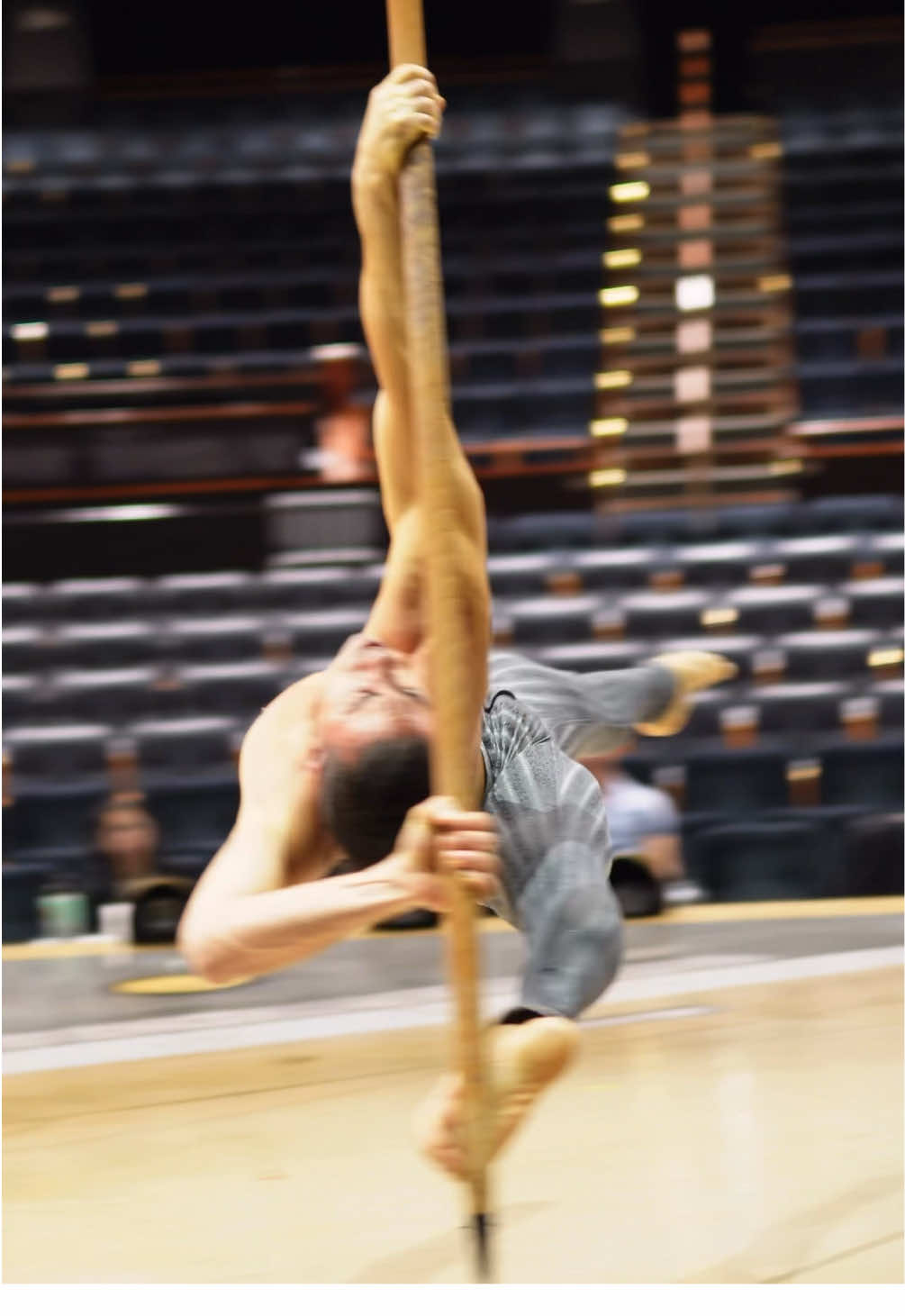 #aerialpole #cirquedusoleil #flyingpole #orlando 