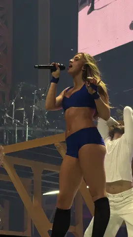 Her vocals omg @tate mcrae @t8 hq #tatemcrae #tatemcraetour #detroit #lca #misspossessivetour 